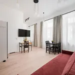 W Rytmie Nowej Pragi Chic By Bookinghost * Warszawa