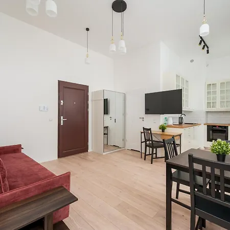 W Rytmie Nowej Pragi Chic By Bookinghost ワルシャワ