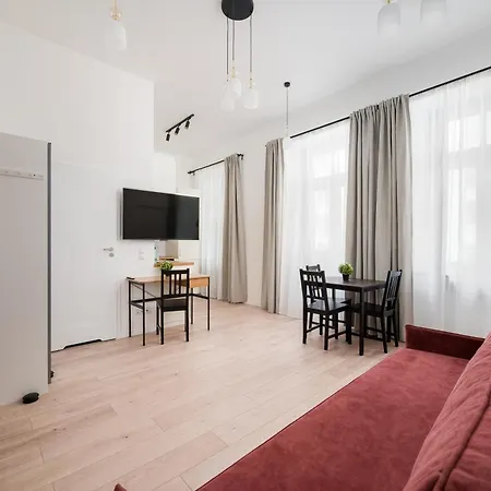 W Rytmie Nowej Pragi Chic By Bookinghost * ワルシャワ