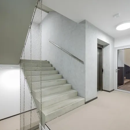 W Rytmie Nowej Pragi Chic By Bookinghost * 华沙