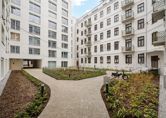 W Rytmie Nowej Pragi Chic By Bookinghost *